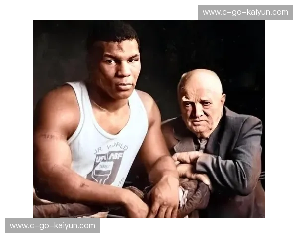 巨兽与野兽的梦幻交锋：当“奶油豆”遇上泰森，谁才是人类力量的终极天花板？